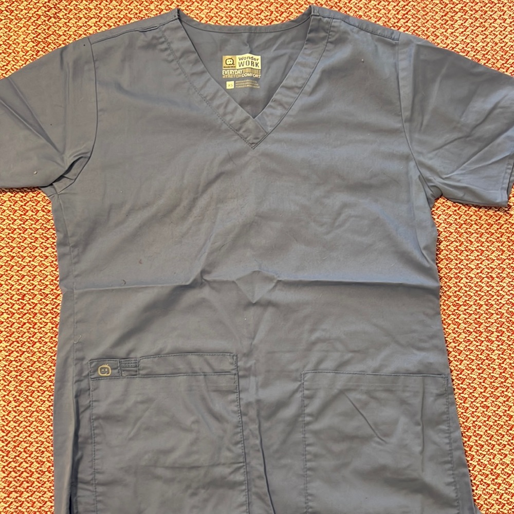 Wonkerwink scrub top and pants set